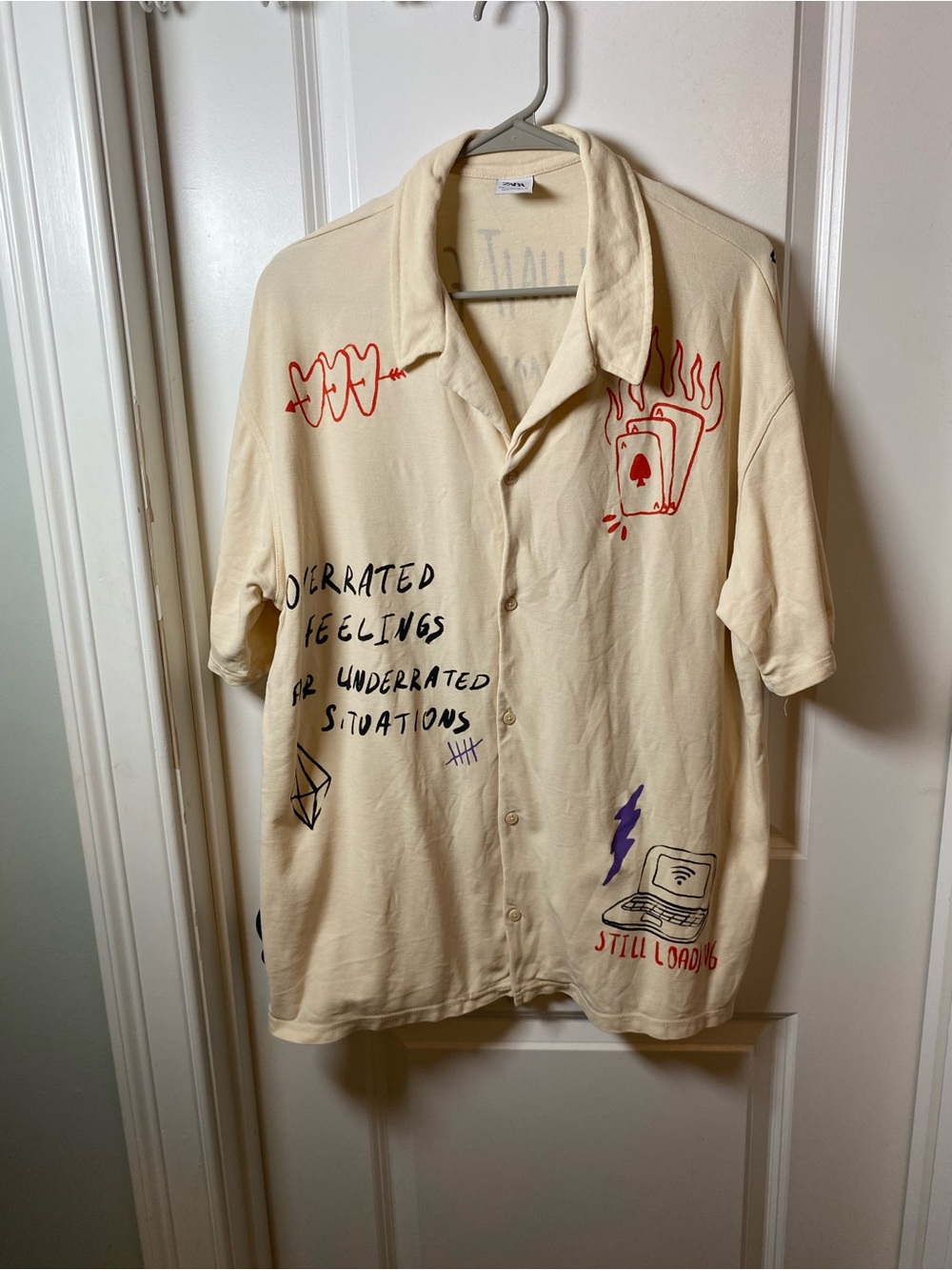 Zara Cream Short-Sleeve Button-Down Camp Shirt with Red & Purple Graphics